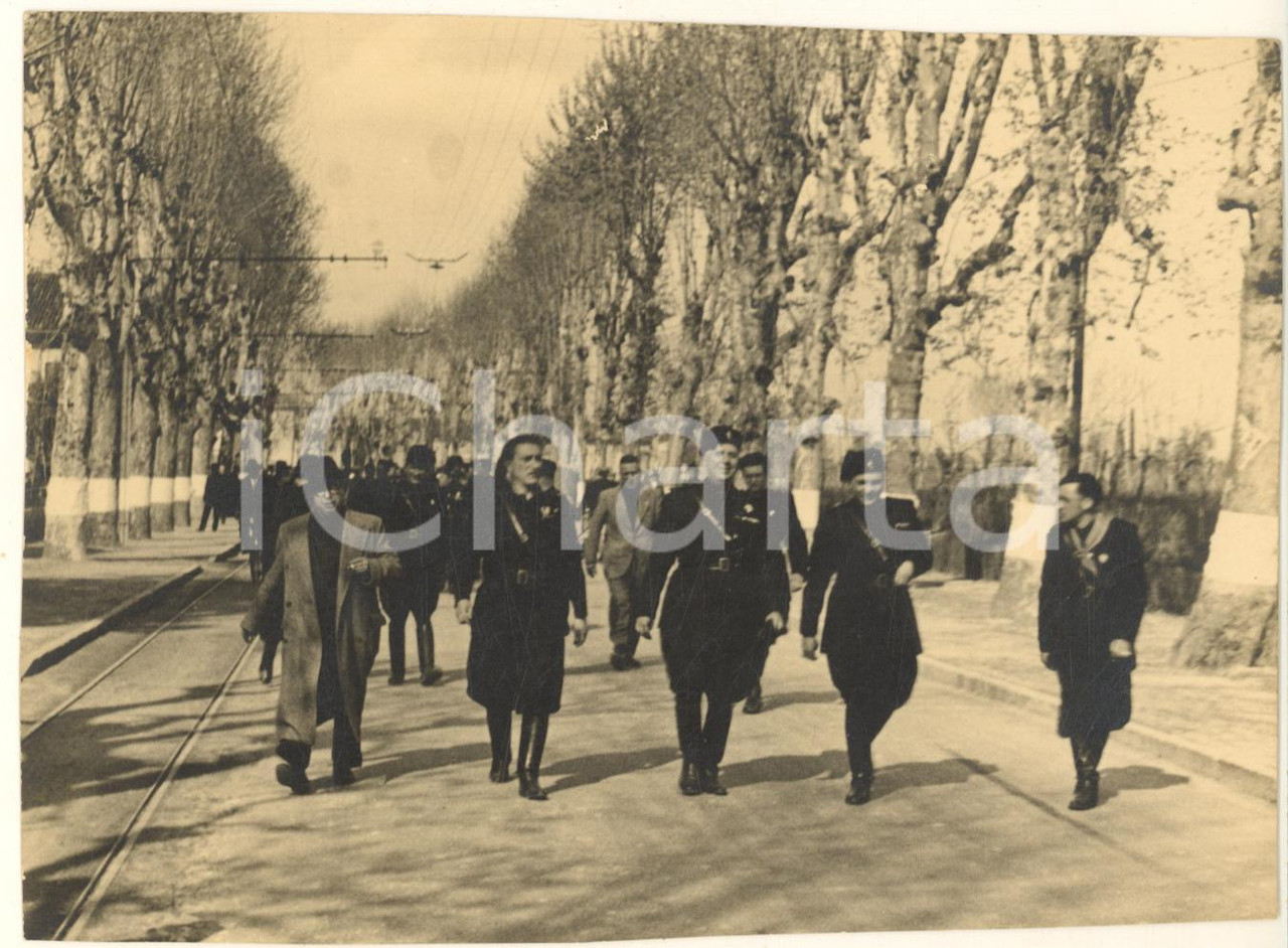 Fotografia d epoca originale 1940 ca FASCISMO PNF PADOVA Corteo con gerarchi Foto 17x13 cm 1